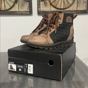 Women’s Sorel Black and Brown Lace-Up Wedge Boots